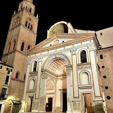 Under The Basilica Of Sant'andrea Apartment Mantova
