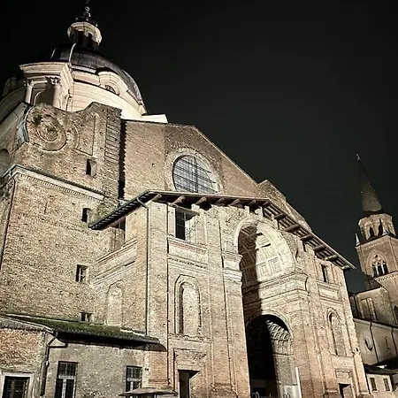 Under The Basilica Of Sant'andrea Apartment