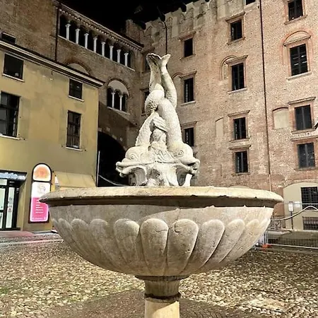 Under The Basilica Of Sant'andrea Apartment *
