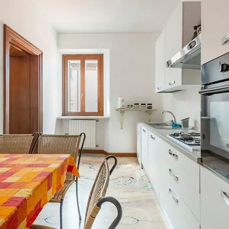 Under The Basilica Of Sant'andrea Apartment